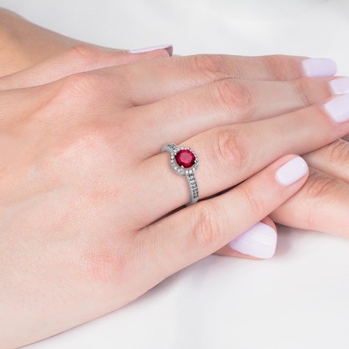 Pierścionek Red Passion: białe złoto, rubin